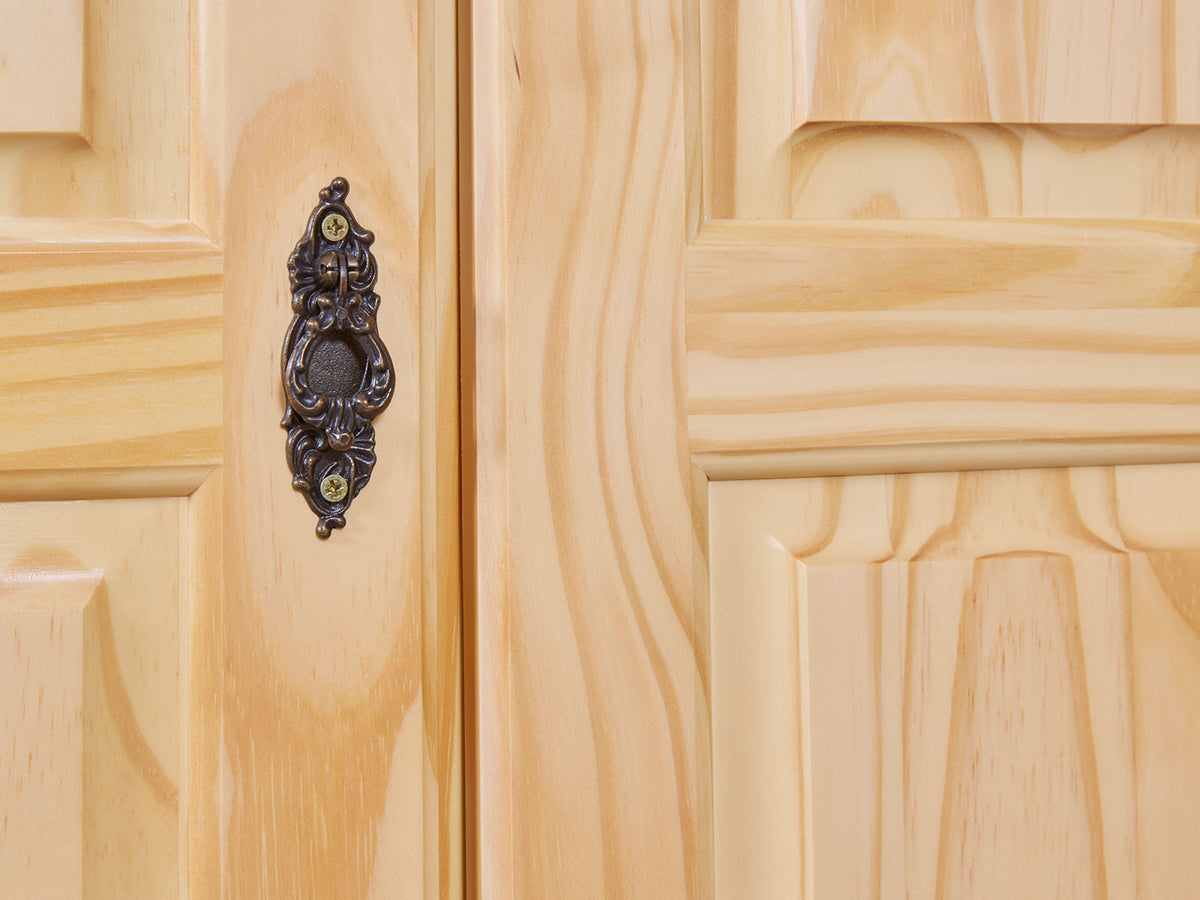 Armoire en bois massif