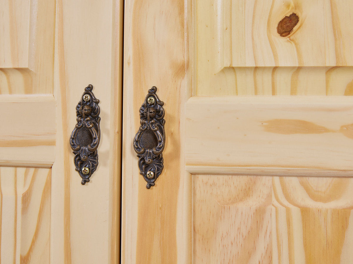 Armoire en bois massif