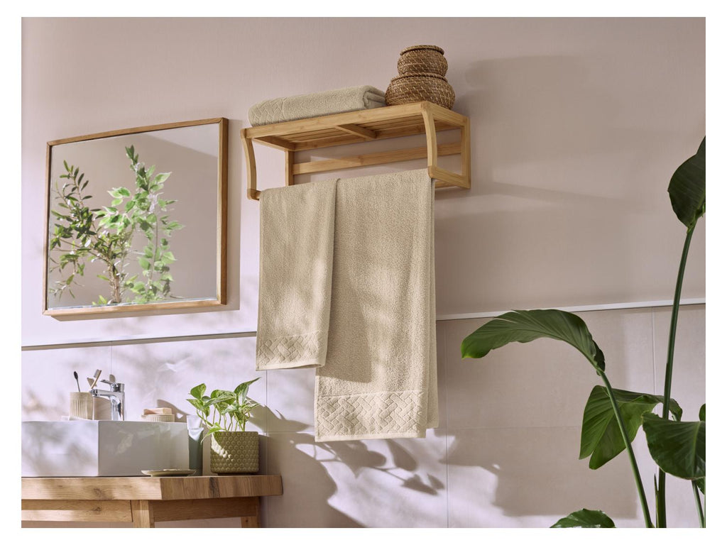 Serviette de douche ou drap de bain en éponge