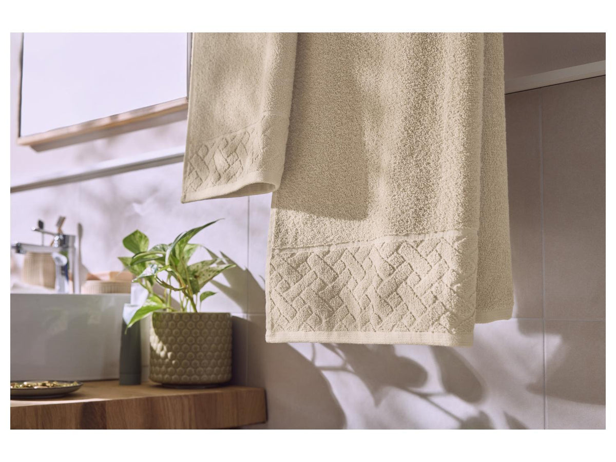 Serviette de douche ou drap de bain en éponge